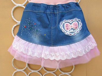 夏季童裝批發新風尚 廣州工廠直銷超可愛蕾絲牛仔褲